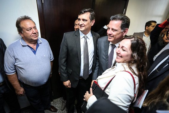 Governador Marconi Perillo assinou três editais que disponibilizam R$ 26,3 milhões para projetos em inovação, em mais uma ação dentro do programa Goiás Mais Competitivo e Inovador; análise dos pedidos será feita pela Fundação de Amparo à Pesquisa de Goiás (Fapeg) e pela Secretaria de Desenvolvimento Econômico (SED); objetivo, explicou o governador, é o de fomentar os parques tecnológicos, implantar e consolidar ambientes de inovação e também estimular a criação de startups