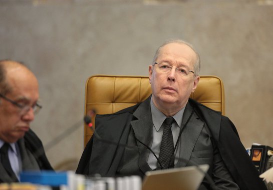 Jornalista Fernando Brito destaca o fato de o ministro Celso de Mello ter ido além em sua decisão, passando "a procurar detalhes para explicar o que não se pedia que explicasse", e recorrendo até mesmo aos áudios ilegais divulgados contra Lula, a fim de não contrariar Gilmar Mendes, uma vez que sua decisão era contrária à do colega; "A decisão de Celso de Mello fez o Supremo sabujar-se ao Governo e cair ainda mais no conceito público que percebe que a lei, afinal, é como convém", diz Brito
