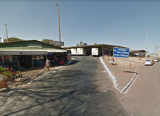 Os dois servidores da Secretaria de Mobilidade presos em operação da Polícia Civil e MPDFT receberam, cada um, propina de R$ 100 mi em apenas um ano, para liberar ônibus sem fiscalização, de acordo com as investigações; quem estava regular também pagava para os fiscais aumentarem a fiscalização contra os concorrentes irregulares; os fiscais cobravam de R$ 25 a R$ 35 por ônibus para não lacrar os veículos das cooperativas