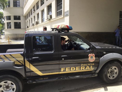 A Superintendência Regional da Polícia Federal em Alagoas desencadeou a "Operação Marueiros" com o cumprimento de mandados de busca e apreensão e condução coercitiva os municípios alagoanos de Campo Alegre e Teotônio Vilela; inquérito apura emissão de certificados falsos pela Escola Municipal de Ensino Médio Felizardo Lima, os quais teriam sido utilizados para obtenção de empregos temporários nas duas prefeituras 