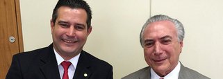 Irritado com 37 deputados do Partido da República (PR) que votaram contra a reforma trabalhista, o presidente Michel Temer convocou o ministro dos Transportes, Maurício Quintella (PR-AL), e exigiu que ele revertesse a situação; caso contrário, todos perderiam os cargos no governo; pressão do Planalto fez Quintella atuar para  derrubar o líder do partido na Câmara, deputado Aelton Freitas (MG), que renunciou à liderança