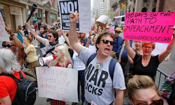 Milhares de pessoas de várias partes dos Estados Unidos iniciaram neste sábado a Marcha pelo Clima, uma ação que busca denunciar os efeitos que as ações do presidente do país, Donald Trump, terão no clima e na saúde dos americanos; desde as primeiras horas da manhã, os manifestantes se reuniram perto do Congresso dos EUA, e pouco depois do meio-dia começaram a marchar pelas ruas da capital americana em um protesto ao redor da Casa Branca