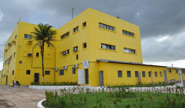 O governo do Maranhão informou que, até o final deste ano, devem ser abertas 2.284 vagas no sistema penitenciário do estado, sendo 1.981 provenientes das obras de construção e ampliação de unidades prisionais e 303 oriundas das assunções de delegacias em municípios do estado; de acordo com o executivo, foram abertas 1.676 vagas na atual gestão