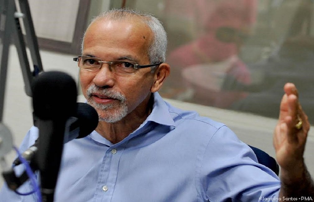 “Eu estou trabalhando. A situação caótica que encontramos na prefeitura não me permite ficar de blá-blá-blá. Estou buscando resolver todas as questões. Diuturnamente, estou com os secretários encontrando saídas, mas não dá para resolver tudo de uma única vez. Nestes quase 100 dias de gestão, já melhoramos muita coisa: os salários dos servidores estão em dia; os serviços municipais estão sendo restabelecidos, com remédios nos postos de saúde e vários mutirões de limpeza”, disse o prefeito de Aracaju nesta quarta-feira, ao fazer balanço de sua gestão em entrevista na rádio 103 FM