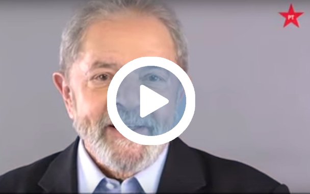 Ex-presidente Lula, que lidera todas as pesquisas de intenção de voto, gravou um vídeo dirigido aos pernambucanos sobre as viagens que fará pelo Nordeste na caravana "Lula pelo Brasil"; no vídeo, Lula destaca realizações de seu governo como a transposição do São Francisco, a refirmaria Abreu e Lima, o Bolsa Família e a implantação de universidades e escolas técnicas; ele diz, ainda, que a caravana "Lula pelo Brasil" terá como objetivo fazer uma grande viagem para "ver as coisas de perto e ouvir as pessoas"; caravana de Lula pelo Nordeste será iniciada no próximo dia 17 e será encerrada no dia 7 de setembro