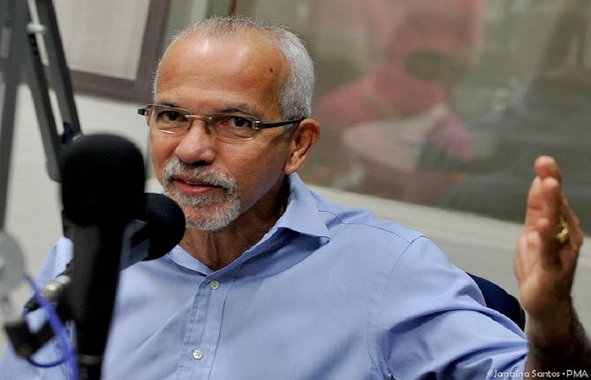 “Eu estou trabalhando. A situação caótica que encontramos na prefeitura não me permite ficar de blá-blá-blá. Estou buscando resolver todas as questões. Diuturnamente, estou com os secretários encontrando saídas, mas não dá para resolver tudo de uma única vez. Nestes quase 100 dias de gestão, já melhoramos muita coisa: os salários dos servidores estão em dia; os serviços municipais estão sendo restabelecidos, com remédios nos postos de saúde e vários mutirões de limpeza”, disse o prefeito de Aracaju nesta quarta-feira, ao fazer balanço de sua gestão em entrevista na rádio 103 FM