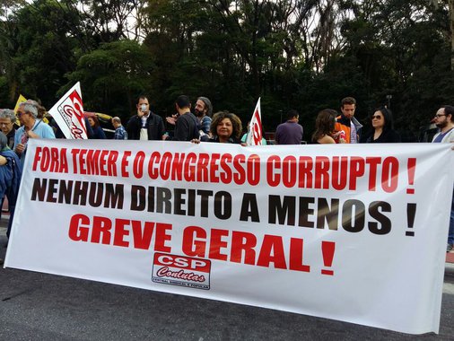 Há tempos os trabalhadores aprenderam que, para mudar a sociedade e reduzir desigualdades, a luta é o instrumento mais importante. Sem ela não há conquistas. Para fechar uma convenção coletiva, um acordo na empresa, ela é essencial. Mas, para que a conquista da luta vire lei, existe todo um processo que envolve a sociedade