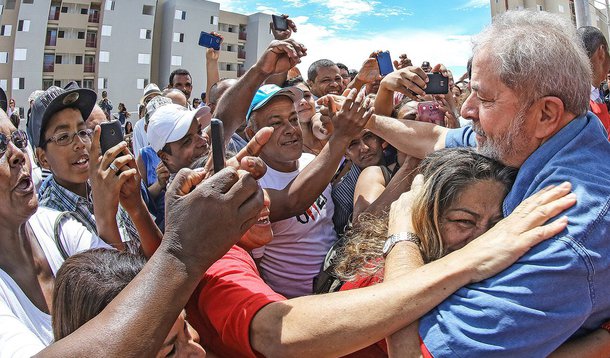 "Aprendemos que as mudanças históricas ocorrem quando se verificam duas condições básicas: os debaixo não querem mais viver como antes e os de cima não podem viver como antes. Acredito que o Brasil chega a 2018 nessa situação", escreve Paulo Moreira Leite, articulista do 247;  para PML, "ao contrário de de 1989, quando havia Brizola e Lula, em 2018 o império e seus mordomos não têm três nem dois adversários, mas apenas um. O fortalecimento de Lula e o enfraquecimento político da Lava Jato permitem alguma esperança"