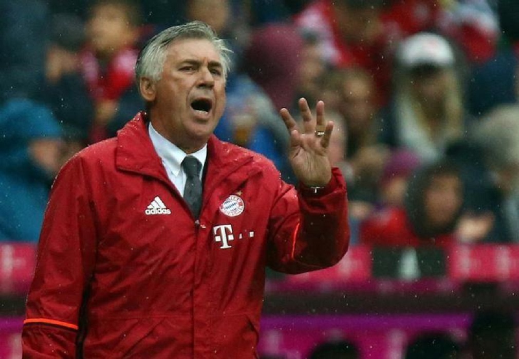 Football Soccer - Bayern Munich v FC Ingolstadt 04 - German Bundesliga - Allianz-Arena, Munich, Germany - 17/09/16 Bayern Munich's coach Carlo Ancelotti reacts. REUTERS/Michael Dalder