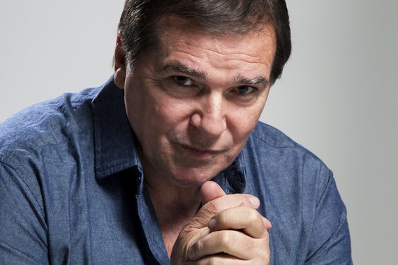 Ídolo da Jovem Guarda, o cantor que lutava contra um câncer morreu neste domingo 23; ele estava internado em um hospital no Rio de Janeiro desde o início de abril em decorrência de uma trombose na perna direita; relembre no vídeo uma de suas apresentações de Doce Doce Amor