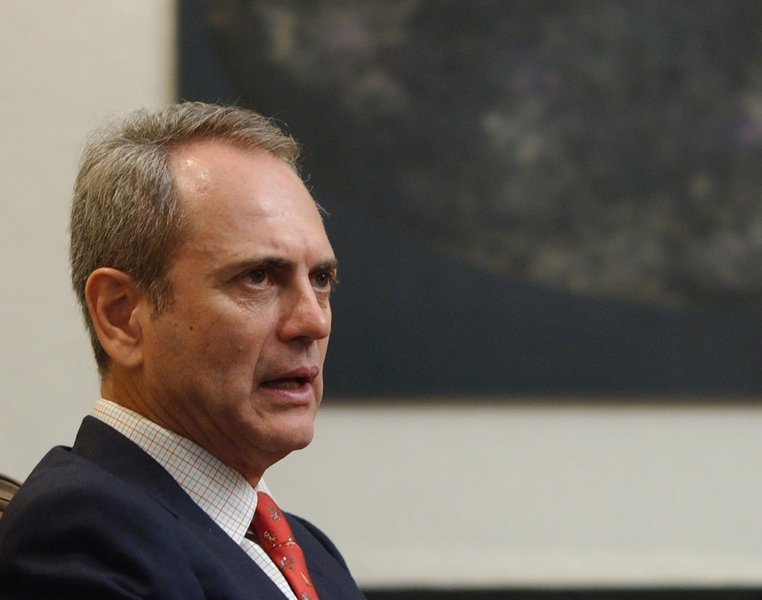 O ministro do Supremo Tribunal Federal Luiz Fux julgou inviável o Habeas Corpus impetrado em favor do ex-vice-governador do Distrito Federal Paulo Octávio, investigado na Operação Caixa de Pandora, que apura suposta organização criminosa envolvendo membros do governo do DF, parlamentares, magistrados, membros do Ministério Público e empresários, entre 2007 e 2010