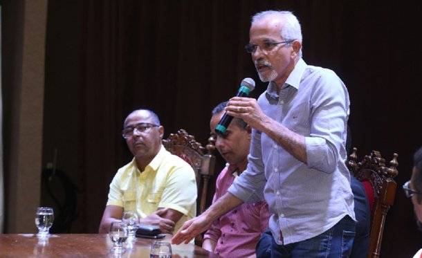 O programa Horas de Estudo, que vai proporcionar formação continuada aos cerca de 1.700 professores da rede municipal de ensino, foi reativado pelo prefeito Edvaldo Nogueira; abertura da edição do ano de 2017 ocorreu no auditório do Campus I da Faculdade Pio X, no Centro de Aracaju, e contou com a presença de centenas de docentes, além de coordenadores e gestores; Ppefeitura de Aracaju retoma assim, por meio da Secretaria Municipal da Educação de Aracaju (Semed), uma ação originada em 1988 que permite aos professores realizar estudos semanais sobre as diretrizes pedagógicas de ensino e aprendizagem em âmbito local e nacional