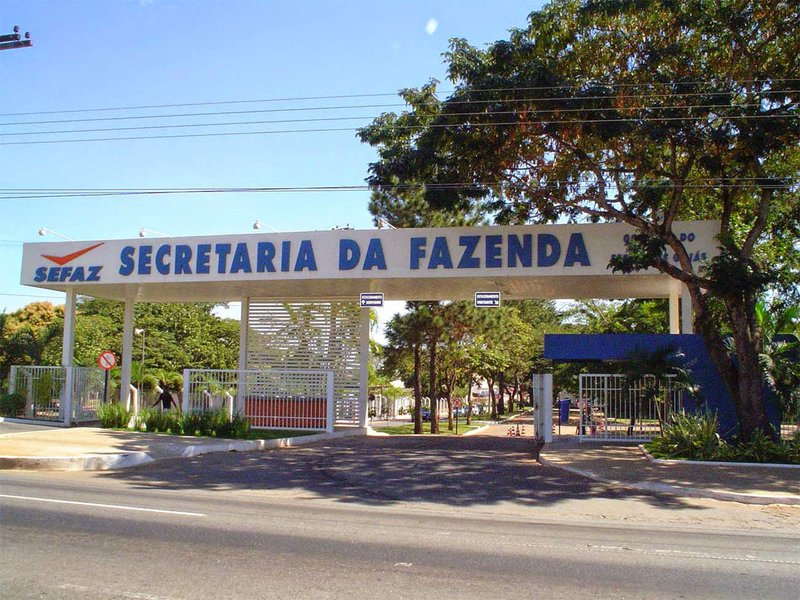 Relatório de gestão fiscal divulgado pela Secretaria Estadual da Fazenda (Sefaz) mostra que as contas do governo estadual estão equilibradas; relação entre Dívida Consolidada Líquida (DCL) e Receita Corrente Líquida (RCL) funciona como parâmetro para o limite de endividamento estabelecido pelo Senado Federal; de acordo com a resolução do Senado, o limite percentual para os estados e o Distrito Federal é inferior a 2%; em 2011, Goiás apresentava percentual entre a DCL e a RCL de 1,08%; em 2017, o número caiu para 0,95%