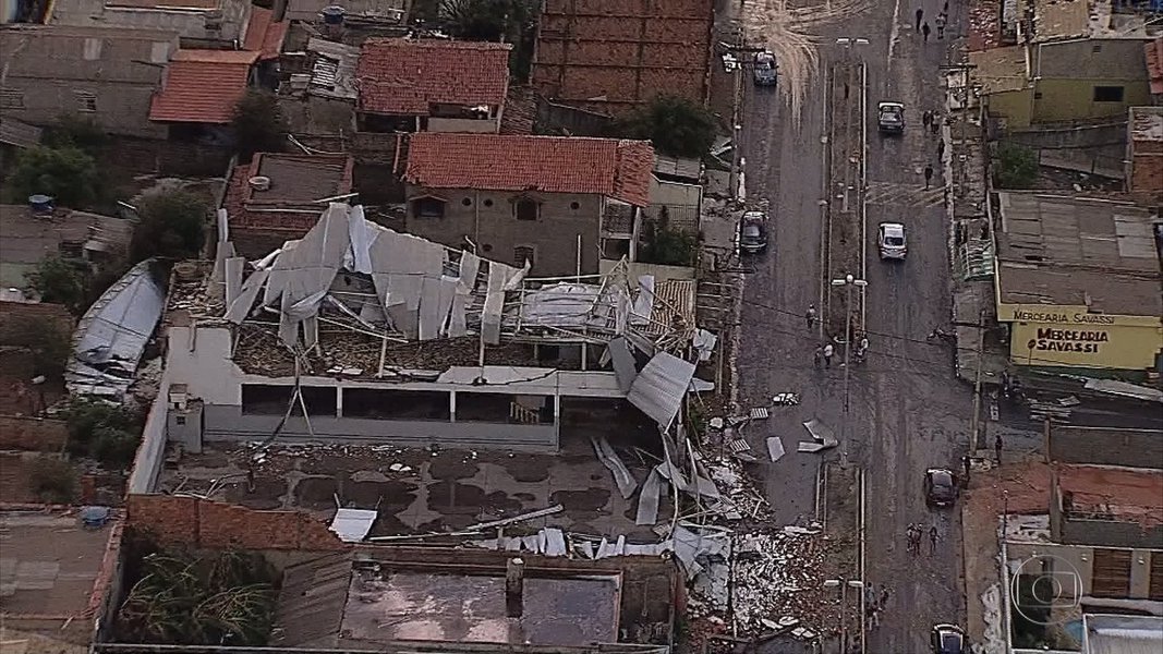 O governo federal recebeu prefeitos de cidades mineiras que foram fortemente atingidas pelas chuvas nas últimas semanas; os gestores de Rio Casca, Contagem, Caeté, Ribeirão das Neves e São João del Rei apresentaram informações sobre a situação de calamidade dos municípios; segundo Juninho Martins (PSC), prefeito de Ribeirão das Neves, uma das cidades mais afetadas, foi autorizada a liberação de recursos para reconstruir as áreas danificadas e dar assistência às famílias desabrigadas
