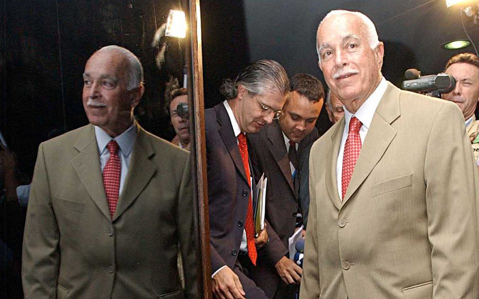 Niluschka Brandão Bloema, que alega ter vivido um relacionamento extraconjugal com Antônio Carlos Magalhães, foi à Justiça pedir reconhecimento de sua união estável post mortem com o ex-senador e ex-governador; ela pede para ingressar no espólio de ACM, morto em 2007, e o valor de R$ 780 mil; na ação, que corre em segredo de Justiça, os advogados de Niluschka dizem que ela e "o falecido conviveram em união estável por cerca de cinco anos"
