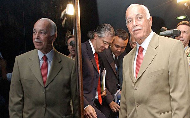 Niluschka Brandão Bloema, que alega ter vivido um relacionamento extraconjugal com Antônio Carlos Magalhães, foi à Justiça pedir reconhecimento de sua união estável post mortem com o ex-senador e ex-governador; ela pede para ingressar no espólio de ACM, morto em 2007, e o valor de R$ 780 mil; na ação, que corre em segredo de Justiça, os advogados de Niluschka dizem que ela e "o falecido conviveram em união estável por cerca de cinco anos"