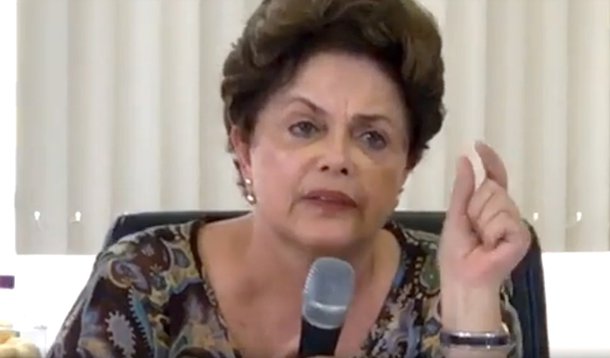 Em reunião com reitores de universidades federais mineiras neste domingo, a presidente deposta Dilma Rousseff voltou criticar o arrocho fiscal perpetrado pelo governo de Michel Temer contra a Educação; “Não é só a transferência de renda que reduz a desigualdade. A educação é fundamento da redução da desigualdade, da pobreza e da miséria. O Brasil tem em outubro de 2018 uma data marcada com a recuperação da educação democrática, popular e inclusiva", disse Dilma; encontro em Minas Gerais reuniu o ex-presidente Lula, Dilma, o ex-ministro Fernando Haddad, a presidente do PT, Gleisi Hoffmann, senadores e deputados do partido e integrantes do governo do estado com mais de 30 reitores de universidades e diretores de institutos federais