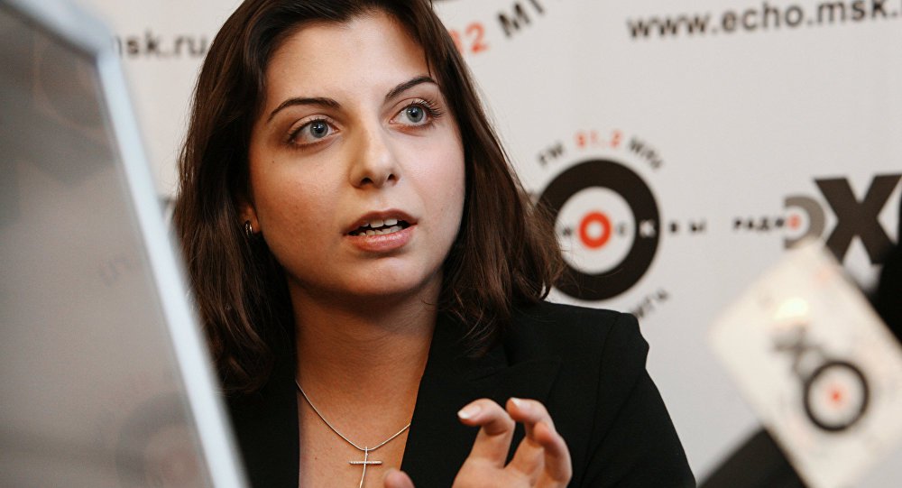 Editora-chefe da Sputnik e do RT, a jornalista Margarita Simonyan dá conselhos à CIA sobre como fazer todos crerem que Rússia "não é normal"
