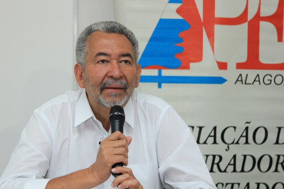 O deputado federal Paulão (PT-AL) condenou o desmonte da agricultura familiar no Estado, “patrocinado pelo governo Michel Temer que reduziu os recursos do setor de R$ 24 milhões para R$ 2 milhões”; de acordo com o deputado, esse ato representa uma perseguição “desse governo golpista contra os trabalhadores do campo, as cooperativas agrícolas, as associações rurais, enfim, os pequenos produtores alagoanos”