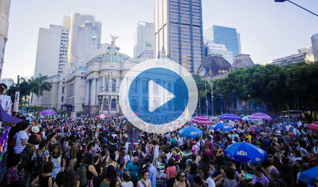 Dezenas de capitais brasileiras contam com atos e manifestações de mulheres contra a PEC 181, que foi modificada para criminalizar o aborto em casos de estupro; milhares de mulheres saíram às ruas nesta segunda-feira (13), em diversas capitais do país, contra a PEC 181, aprovada em comissão na Câmara dos Deputados na semana passada; no Rio de Janeiro, o ato das mulheres foi batizado de “Todas contra 18”, em referência aos dezoito deputados que aprovaram o projeto na comissão especial