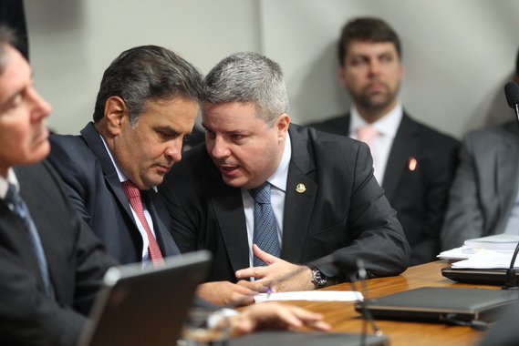 O ministro Edson Fachin, relator da Lava Jato no Supremo Tribunal Federal, autorizou a Polícia Federal a buscar registros de entrada e saída em prédios por pessoas do grupo político de Aécio Neves em locais onde os delatores revelaram ter sido entregue dinheiro de propina destinada ao senador tucano; Fachin deu 30 dias para que os investigadores apurem esses registros
