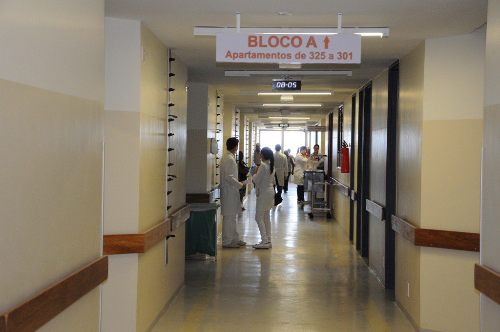 O governo do Tocantins informou que 96 novos leitos de enfermaria dispostos em 48 quartos já fazem parte da vida e do ambiente hospitalar de dezenas de pacientes do Hospital Geral de Palmas (HGP); o novo local, com quartos mais confortáveis e banheiros amplos e adaptados está acomodando pacientes que estavam no Anexo Provisório, uma tenda colocada provisoriamente na unidade ainda no ano de 2013