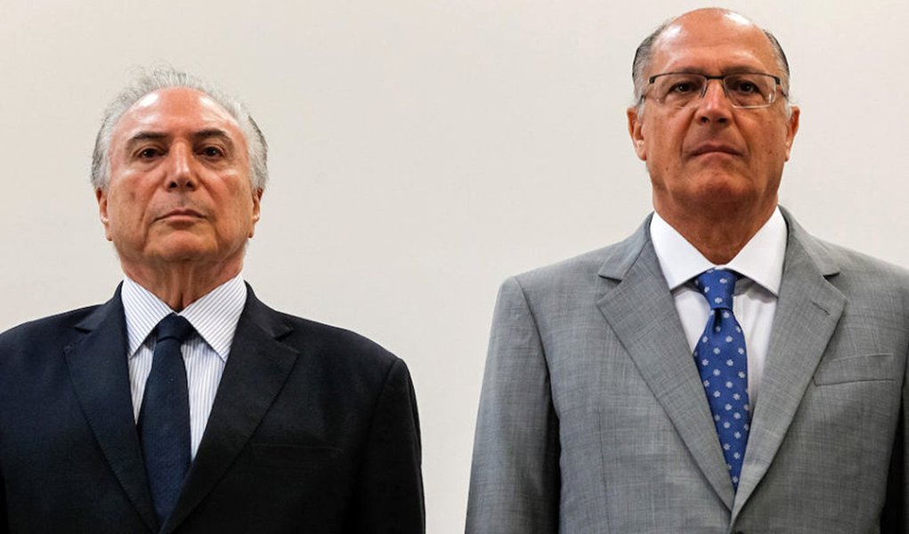 "A pesquisa Datafolha mostra que a população entendeu e está entendendo tudo – do golpe contra Dilma aos retrocessos do governo Temer, terminando com as ameaças à candidatura Lula -, planeja dar sua resposta nas urnas, elegendo Lula, e avisa que não há espaço para uma candidatura governista", escreve a colunista Tereza Cruvinel; "A população entendeu que a derrubada de Dilma Rousseff foi um golpe e traduz sua compreensão em dois pontos da pesquisa:  71% rejeitam Michel Temer e 62% dizem que o governo dele é pior que o da antecessora deposta", completa