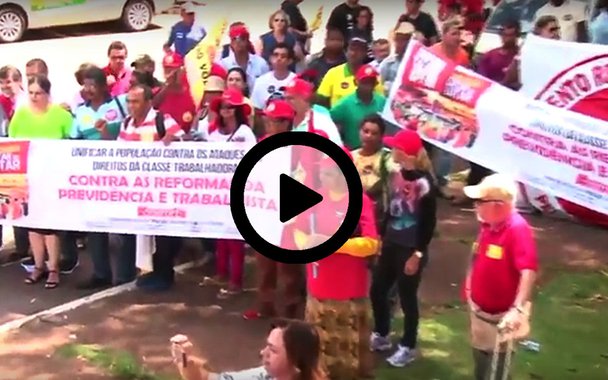 Movimentos Sociais protestam em Brasília contra a retirada de direitos do trabalhador e o desmonte da previdência; pela agenda da Câmara dos Deputados, esta será a última semana de Audiências Públicas nas Comissões Especiais que analisam o Projeto de Lei da Reforma Trabalhista e a PEC da Reforma da Previdência; Graça Costa, líder da CUT, convocou os servidores e trabalhadores a irem às ruas nesta sexta-feira em mais um protesto contra as reformas impositivas do governo de Temer