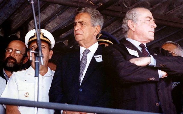 Com a prisão de cinco dos sete integrantes do Tribunal de Contas do Rio, o jornalista Fernando Brito, do Tijolaço, lembra o que chama de "uma das manobras políticas mais sórdidas", quando, em 1995, o ex-prefeito do Rio Marcello Alencar "partiu para uma vingança sórdida contra seu criador, tentando se aproveitar da maioria que tinha na Assembleia Legislativa para transformar em rejeição as ressalvas que o Tribunal de Contas do Estado havia feito às contas do último ano do Governo do PDT, dividido entre o próprio Brizola e Nilo Batista"; a "armação tucana" foi "dirigida pessoalmente pelo então governador Marcello Alencar, através de seu filho, o então deputado Marco Antônio, um dos presos na operação de ontem"