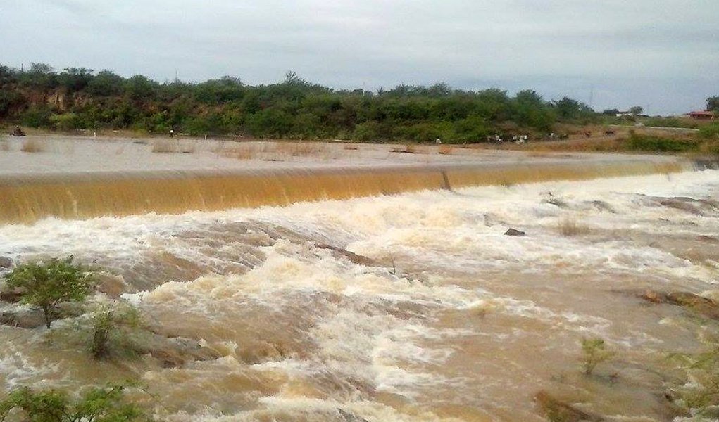 O governo do Piauí, através da Secretaria de Estado de Meio Ambiente e Recursos Hídricos (SEMAR), em parceria com a Agência Nacional de Águas (ANA), vai delimitar a utilização de água de suas barragens, especialmente as localizadas em regiões que passam por períodos críticos devido à estiagem dos últimos anos; técnicos da ANA estiveram, na sede da SEMAR, em Teresina, explicando como será esse processo