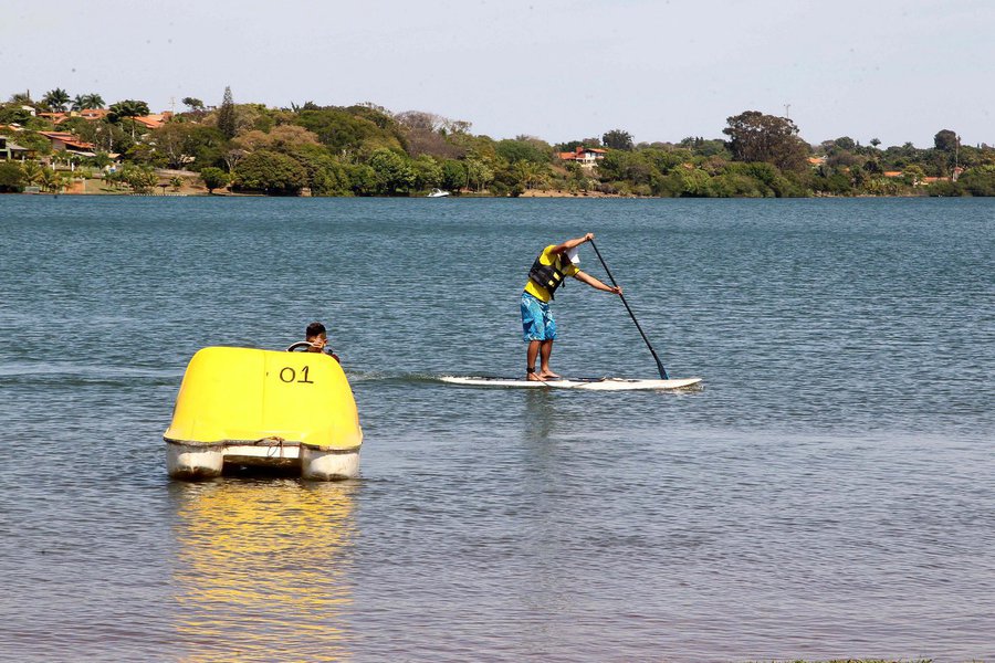 Iniciadas em agosto, as obras de infraestrutura e urbanização da Praia Norte, no Setor de Mansões do Lago Norte, devem ficar prontas no segundo semestre de 2018; com investimento de R$ 9,9 milhões, o prazo para o término das obras é de 360 dias após o início, que ocorreu em agosto; o recurso é fruto de financiamento do Banco do Brasil; estão sendo construídos ciclovias, passeios, um estacionamento e um deck de 239 metros que terá um guarda-corpo na orla do Lago Paranoá