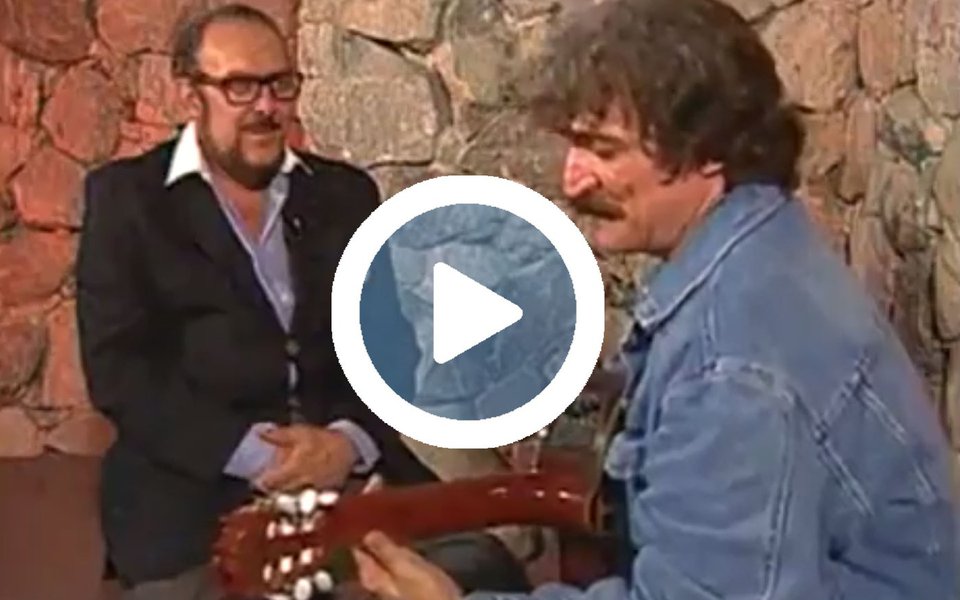 Numa entrevista história, o cantor, compositor e poeta Belchior conta a Luis Carlos Miele como ocorreu um dos encontros da história da MPB, com Elis Regina; relembre