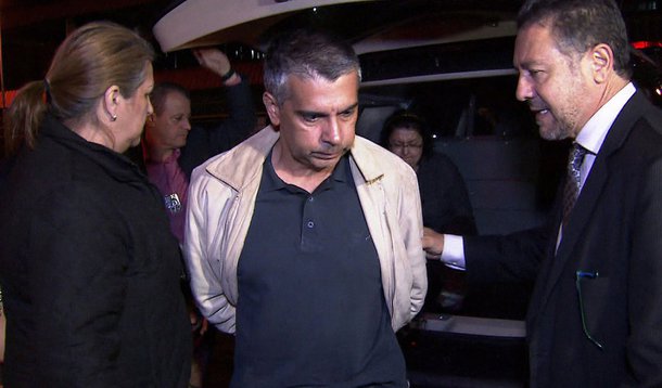 Com o objetivo de reduzir a sua pena de 10 anos de detenção, o ex-fiscal da Prefeitura de São Paulo Ronílson Bezerra decidiu negociar um acordo de delação premiada sobre a chamada máfia do ISS; durante as gestões de José Serra e Gilberto Kassab, a quadrilha cobrava propinas em troca de descontos no ISS cobrado de empresas