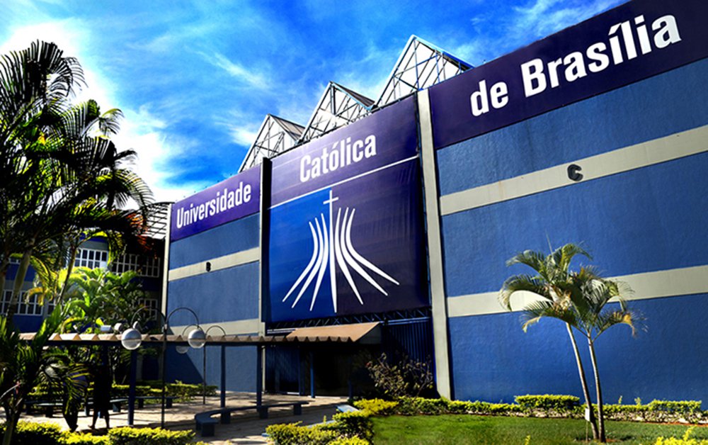 O Sindicato dos Professores em Estabelecimentos Particulares de Ensino do DF (Sinproep-DF) denuncia que as polêmicas demissões em massa afetando instituições de ensino superior têm atingido principalmente três entidades na área de educação em Brasília: Faculdade Estácio de Sá, o Centro Educacional Católica de Brasília e a Universidade Católica de Brasília (UCB); os desligamentos na primeira instituição devem atingir 400 trabalhadores em Brasília, de acordo com o sindicato; outras duas instituições do Distrito Federal - o Centro Educacional e a Universidade Católica de Brasília - anunciaram desligamentos no último mês; segundo o Sinproep-DF, 40 educadores foram demitidos