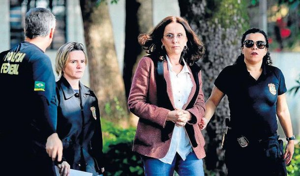 Primeira Turma do STF derrubou decisão individual do ministro Marco Aurélio, que determinou o desmembramento da investigação aberta contra Andreia Neves e Frederico Pacheco, irmã e primo do senador Aécio Neves (PSDB-MG); ex-assessor do senador Zezé Perrella (PMDB-MG), Mendherson Sousa Lima, também foi beneficiado pelo entendimento; com a decisão, os acusados voltarão a ser investigados pelo Supremo
