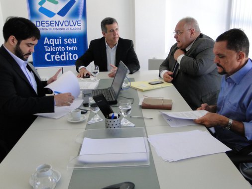 Através da Desenvolve, o governo de Alagoas liberou, de 2015 até agora, somente para o município de Inhapi, R$ 1 milhão e 200 mil em créditos para centenas de famílias que sobrevivem de suas plantações ou criações de Hortaliças, frutas, legumes, raízes, cereais, aves, ovinos e suínos que movimentam a economia local com a comercialização; as liberações de até R$ 15 mil ocorrem através das linhas Microcrédito e Grupo Produtivo, com taxa de 1% ao mês