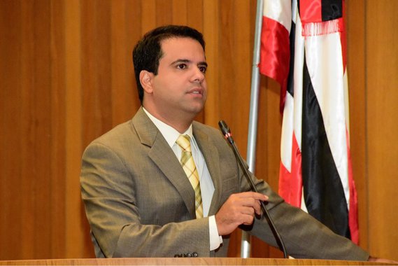 O deputado Edilázio Júnior, ao defender seu projeto seu regularização estadual do Uber, fez uma grave acusação contra os vereadores de São Luís, sem citar nomes; o deputado falou em “grande máfia de placas vermelhas”; “Os vereadores em São Luís alguns não têm interesse em aprovar por quê? Porque consegue placa vermelha para cabo eleitoral, negocia placa vermelha”