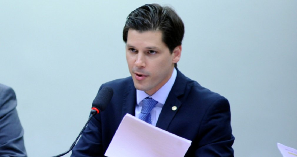 Atual presidente do PMDB goiano, o deputado federal Daniel Vilela foi contra a convocação dos empresários Joesley e Wesley Batista para prestar depoimento na CPI do BNDES, em 2015; por 15 votos a 9, incluindo o contrário de Daniel, a Comissão rejeitou a convocação dos irmãos Batista; na eleição de 2014, o então candidato Daniel Vilela recebeu R$ 250 mil em doações da JBS, de acordo com as prestações de contas publicadas no site do TSE; Daniel também era apoiador da pré-candidatura de Júnior Friboi, irmão de Joesley e Wesley, ao governo de Goiás em 2014; Friboi chegou ao PMDB bancado por Michel Temer, que esteve na grande festa de filiação em Goiânia, em 2013