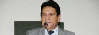 O deputado estadual Osires Damaso (PSC) comentou sobre o desarquivamento do pedido de impeachment contra o governador Marcelo Miranda (PMDB). O parlamentar não quis avaliar o ato do presidente da Assembleia Legislativa, Mauro Carlesse (PHS), mas disse que não tinha como dar continuidade ao processo contra o governado. Segundo ele, não estão comprovados os crimes apontados pelos sindicatos; "Teria que ter uma investigação para realmente confirmar as irregularidades do governo, uma condenação, não apenas uma alegação que ele praticou", afirmou Damaso; "Na minha visão, o processo tinha vários vícios que não teria como dar continuidade"