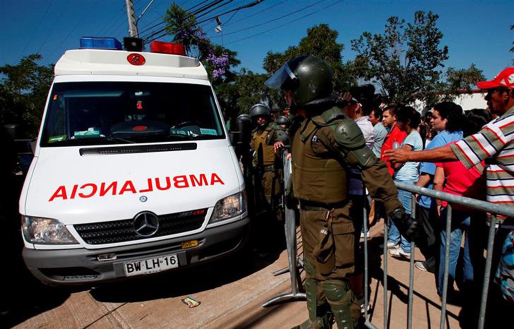 Vários dos 11 idosos que morreram em um acidente envolvendo o ônibus no qual viajavam no sul do Chile tinham sido reconhecidos como Tesouros Humanos Vivos pela Unesco, pela prática da medicina mapuche ancestral, informaram neste domingo fontes oficiais; entre os passageiros do veículo que virou em uma estrada da região de Araucanía havia "avôs e avós que auxiliavam na área da saúde, escolhidos como Tesouros Humanos Vivos pela Unesco, e a própria presidente da República (Michelle Bachelet) os tinha reconhecido há pouco tempo", disse o prefeito do município de Tirúa, Adolfo Millabur