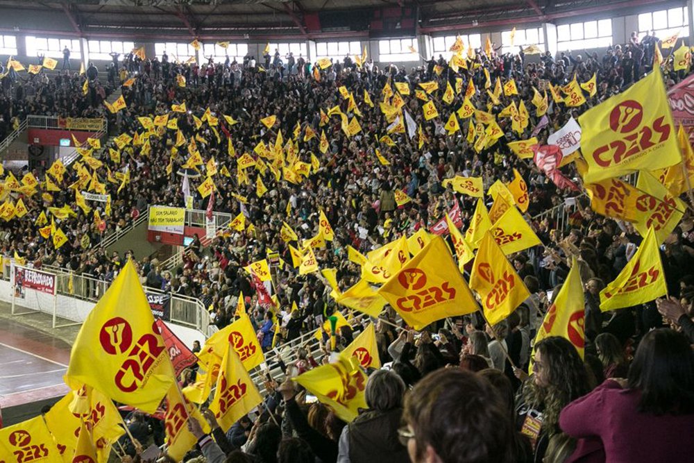 Liminar foi concedida como resultado do Mandado de Segurança interposto pelo Centro dos Professores do Estado do Rio Grande do Sul (CPERS Sindicato) e impede qualquer desconto decorrente da greve de professores e funcionários de escolas do Rio Grande do Sul; profissionais estão em greve desde setembro e já decidiram pela continuidade do movimento