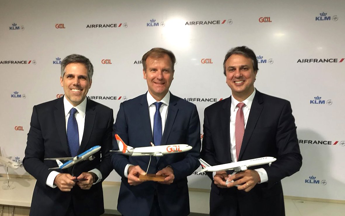 O governador Camilo Santana anunciou há pouco, em transmissão ao vivo, na sua página oficial no Facebook, que Fortaleza foi escolhida para sediar o centro de conexões de voos (HUB) da Air France-KLM e Gol; "Grande notícia para o Estado do Ceará. Fortaleza foi escolhida para sediar o Hub da Air France/KLM/Gol. O anúncio foi feito há pouco, aqui em SP. Inicialmente serão cinco voos semanais diretos para Paris e Amsterdã. Ainda teremos o reforço de vários voos nacionais da Gol para atender a demanda de passageiros de outros estados que usarão nossa cidade como ponto de conexão para chegar à Europa", disse Santana; disputavam o investimento com Fortaleza, Recife e Salvador
 