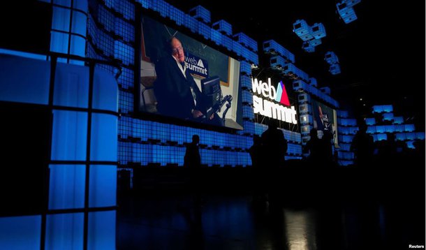 Está finalmente inaugurada o maior evento de tecnologia e empreendedorismo da Europa o Web Summit que se realiza na cidade de Lisboa em Portugal; “Oficialmente esgotada” vendeu ao todo 59.115 bilhetes; a organização anunciou ainda que não pode receber mais participantes “por motivos de segurança”