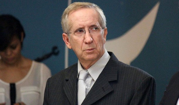 O secretário de Educação do Distrito Federal, Júlio Gregório Filho, afirmou que o dinheiro investido em transporte para atender crianças que moram em regiões distantes das escolas daria para construir 14 unidades de ensino em Brasília, que é "impossível", de acordo com ele; "Com dinheiro do transporte, dá pra construir escolas, mas você não pode parar de transportar, porque deixaria as crianças sem aula por esse período"