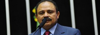 O deputado federal Waldir Maranhão (PP-MA) foi beneficiado com um cargo no governo federal; José Alexandre da Costa Machado, amigo do filho do deputado, será diretor da ABDI (Agência Brasileira de Desenvolvimento Industrial); até bem pouco tempo atrás, Waldir era da base de oposição a Michel Temer e próximo a Lula;Waldir anulou o impeachment da presidente deposta pelo golpe, Dilma Rousseff, após Temer assumir; o “cargo” faz parte de uma manobra do Governo Federal aprovar a reforma da Previdência; presidente da CUT, Vagner Freitas fez um alerta: "Temer já é carta fora do baralho. Se quer continuar sendo parlamentar, vote com os trabalhadores"