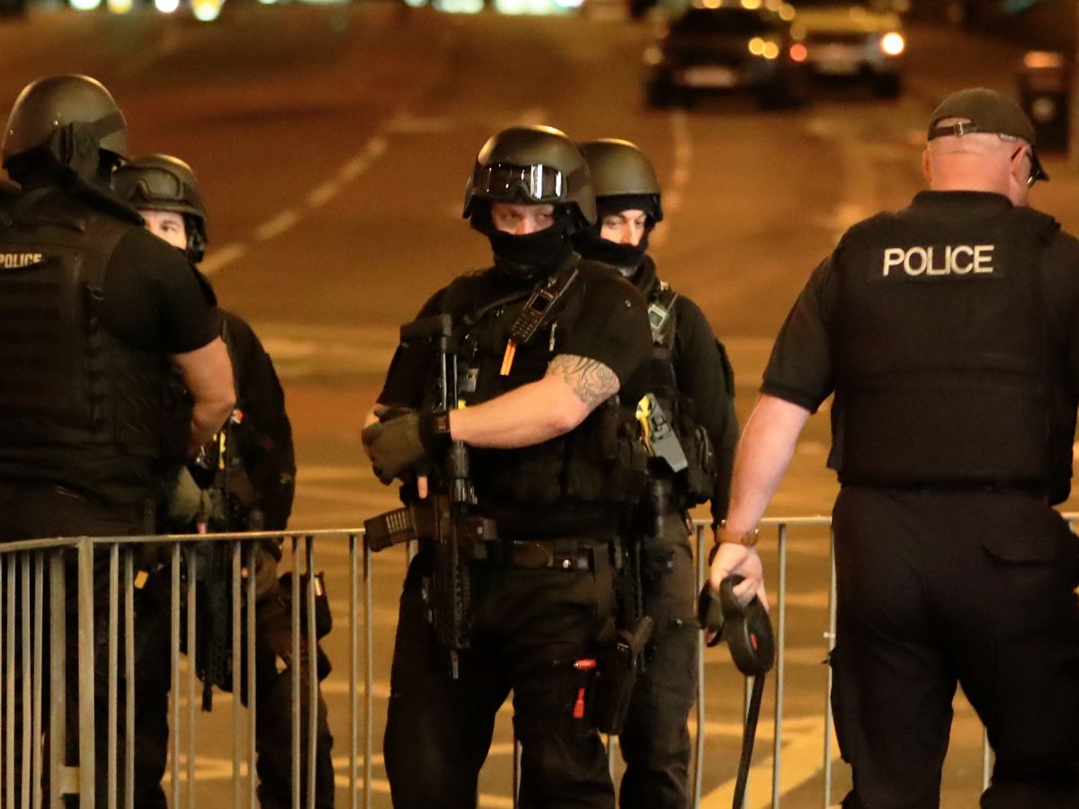 Polícia fecha ponte de Londres após van avançar sobre pedestres, Londres, terrorismo