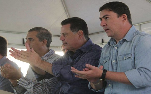 O presidente da Assembleia Legislativa, deputado José Vitti, atribuiu à capacidade de gestão do governador Marconi Perillo o fato de Goiás ser hoje um dos poucos estados da federação a gerar empregos e a experimentar índices de crescimento; para Vitti, não fosse a atitude de Marconi de ombrer com os deputados estaduais para aplicar soluções administrativas e enfrentar a crise, Goiás não se destacaria positivamente ante aos demais entes da federação