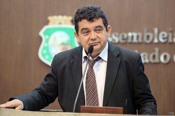 De acordo com o deputado estadual Carlos Felipe, o PCdoB vai apoiar a reeleição de Camilo Santana (PT) e deseja participar da chapa majoritária do governador. Uma das possibilidades seria a disputa pelo Senado, já que, segundo o parlamentar, a legenda possui nomes experientes em Brasília, como o atual secretário estadual Inácio Arruda e o deputado federal Chico Lopes