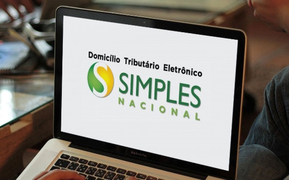 Entre os anos de 2007 e 2016, o número de empresas optantes do Simples no Brasil passou de 2,5 milhões para 11,6 milhões, ou seja, uma média de crescimento de quase um milhão de pequenos negócios por ano; de acordo com estudo do Sebrae, a proporção de donos de negócios não formalizados em relação aos formalizados tem diminuído ano a ano, desde que o Simples Nacional foi implantado; e m dezembro de 2007, o Brasil possuía 22,7 milhões de donos de negócios, mas só 11% (2,5 milhões) tinham um negócio formal