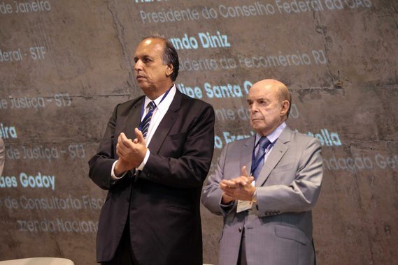 O governador do Rio, Luiz Fernando Pezão, e o vice, Francisco Dornelles foram cassados pelo plenário do tribunal no início de fevereiro, por abuso de poder econômico e político; de acordo com o TRE, o governo fluminense concedeu benefícios financeiros a empresas como contrapartida para doações posteriores à campanha dos dois, na eleição de 2014